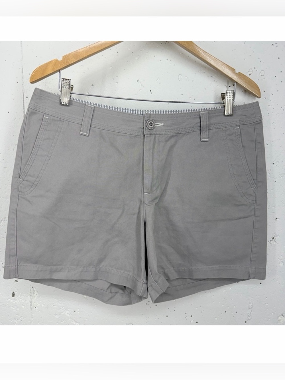 Natural Reflections Women’s size 12 Gray Flat Front Bermuda Shorts NWOT